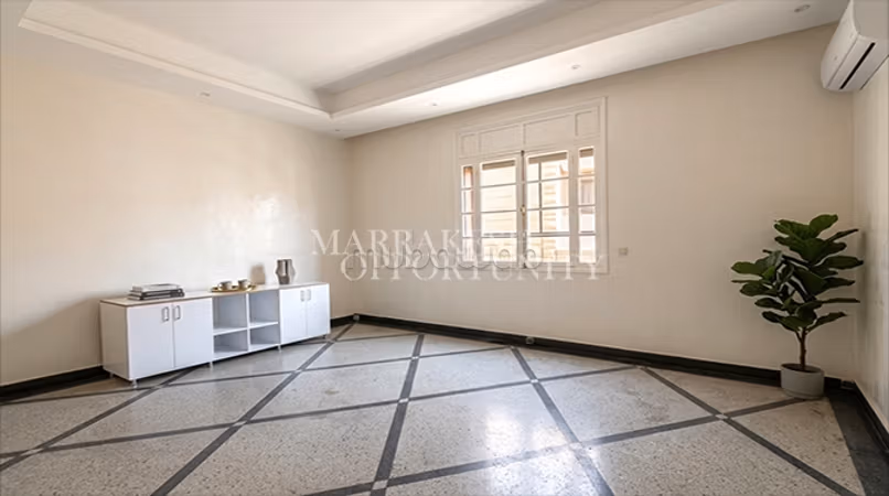 Piso en alquiler en Guéliz. Dimensión 100 m². Seguridad 24/24