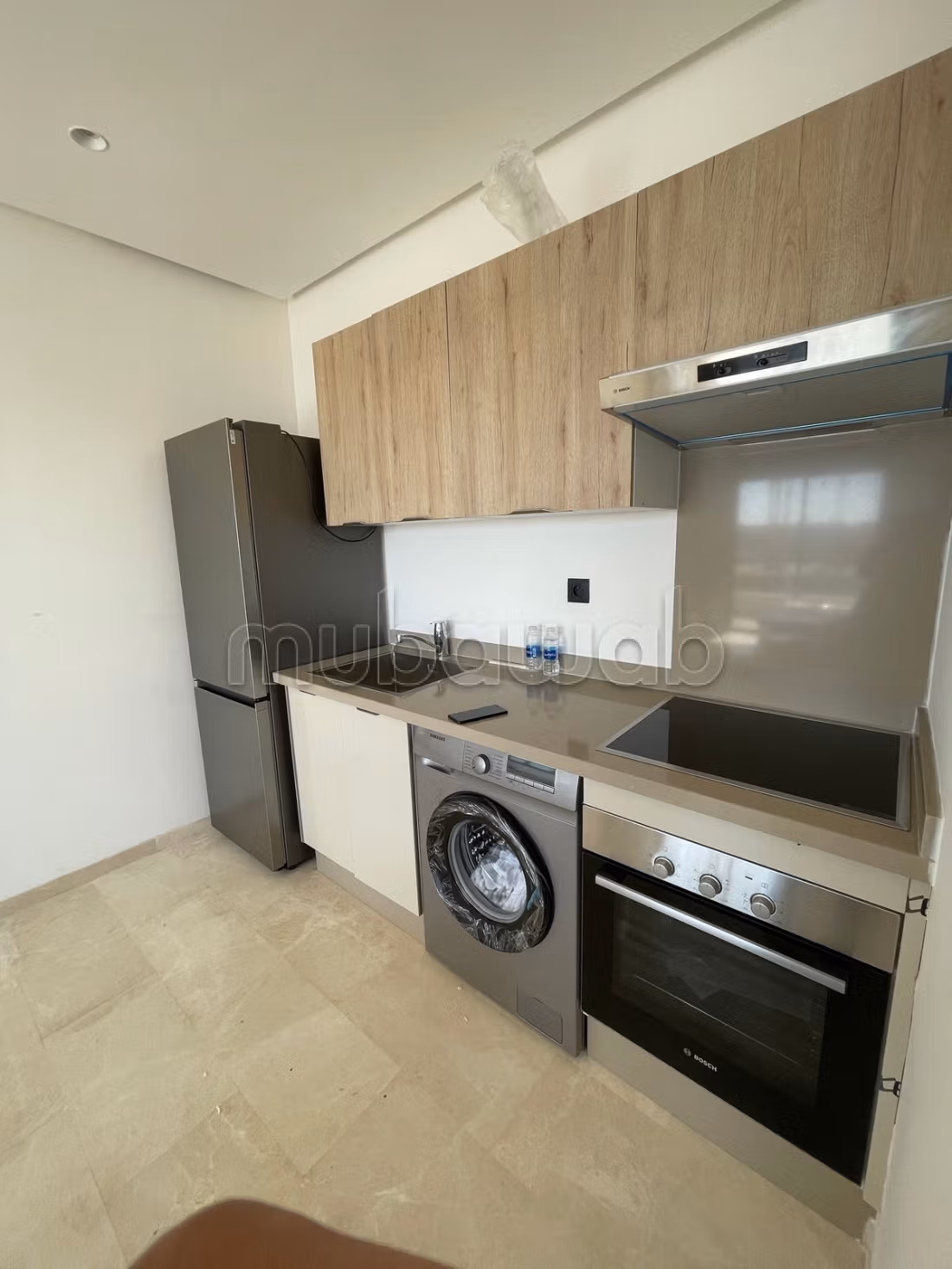 Se alquila este piso en Casablanca Finance City. 2 habitaciones grandes. Bien amueblado