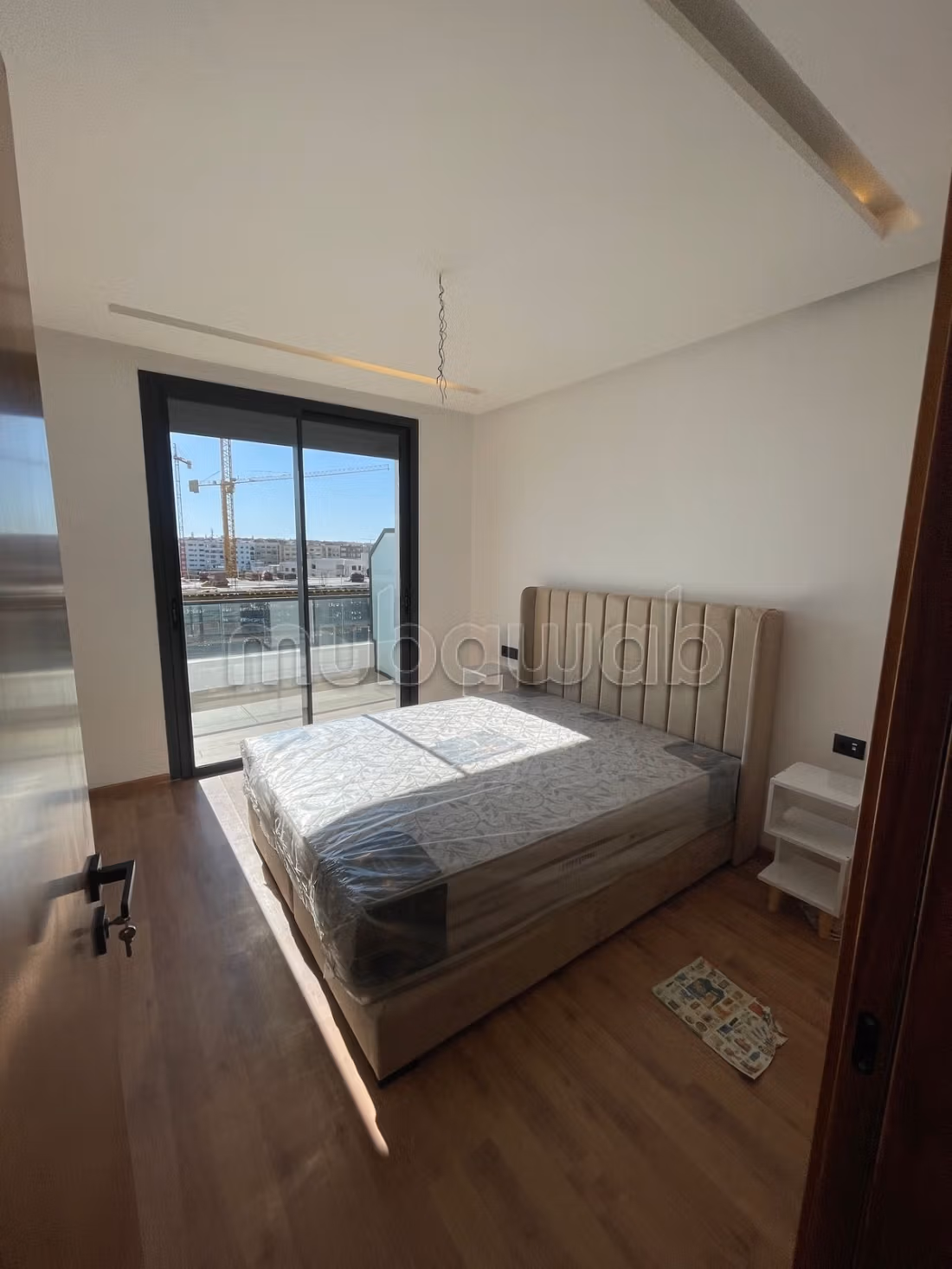 Se alquila este piso en Casablanca Finance City. 2 habitaciones grandes. Bien amueblado