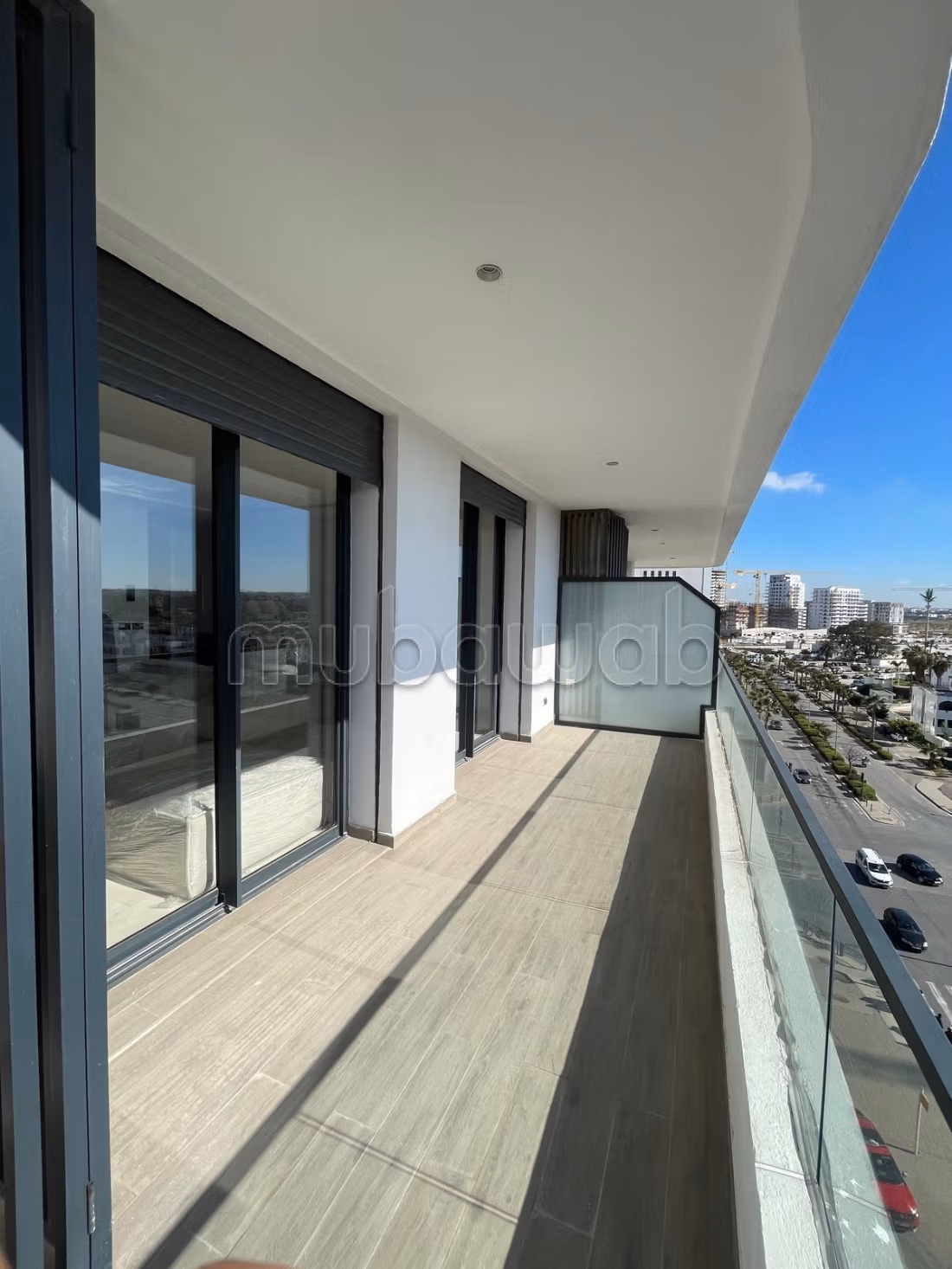 Se alquila este piso en Casablanca Finance City. 2 habitaciones grandes. Bien amueblado