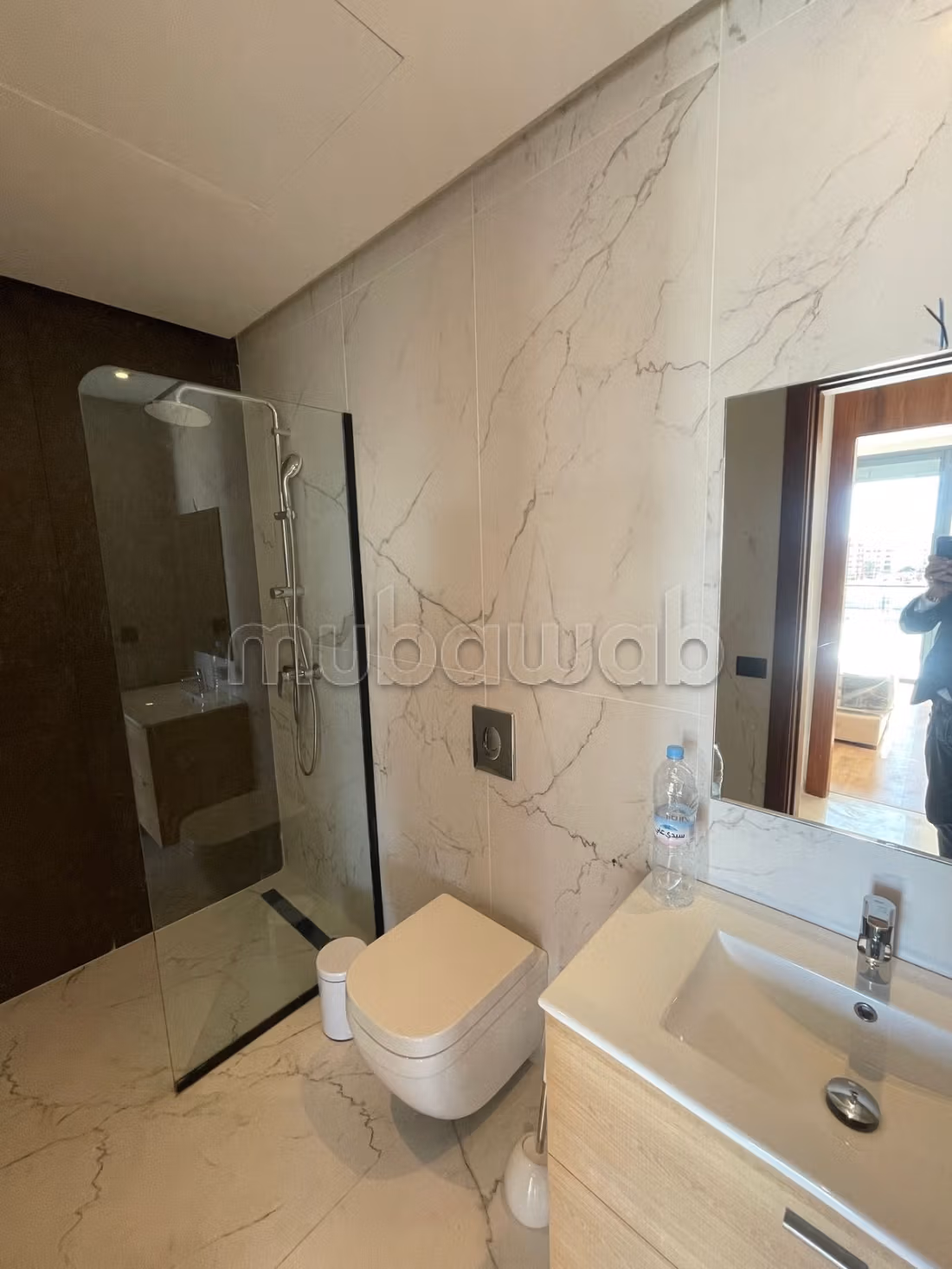 Se alquila este piso en Casablanca Finance City. 2 habitaciones grandes. Bien amueblado