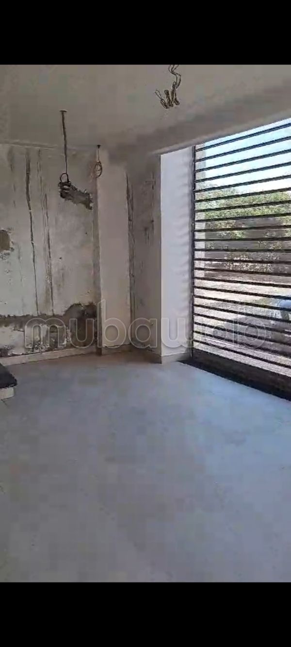 Spazioso locale commerciale da affittare a Val Fleury. Superficie totale 164 m². Sistema di sicurezza domestico