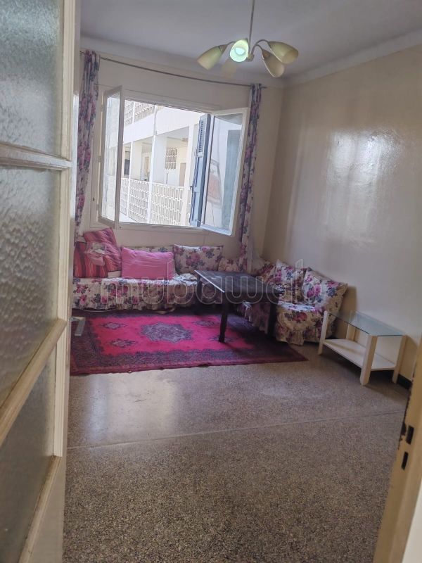 Stodio chèque Post ou 2ème pas de ascenseur 
4000dh