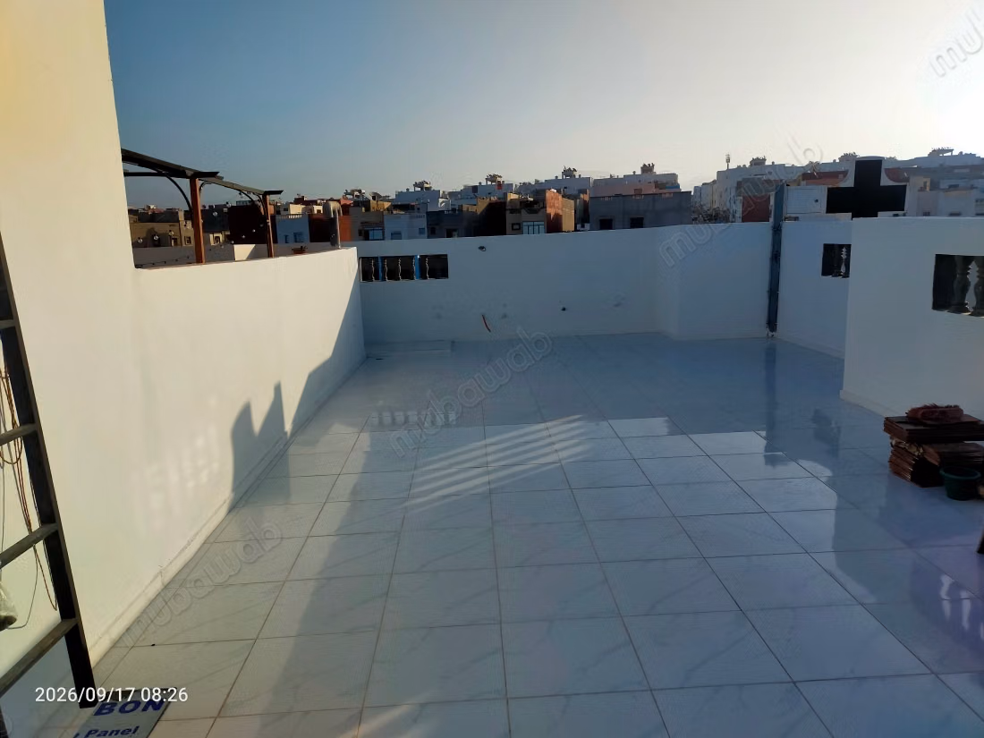 للبيع طابق 1 الأول و نصف السطح بأنزا العليا