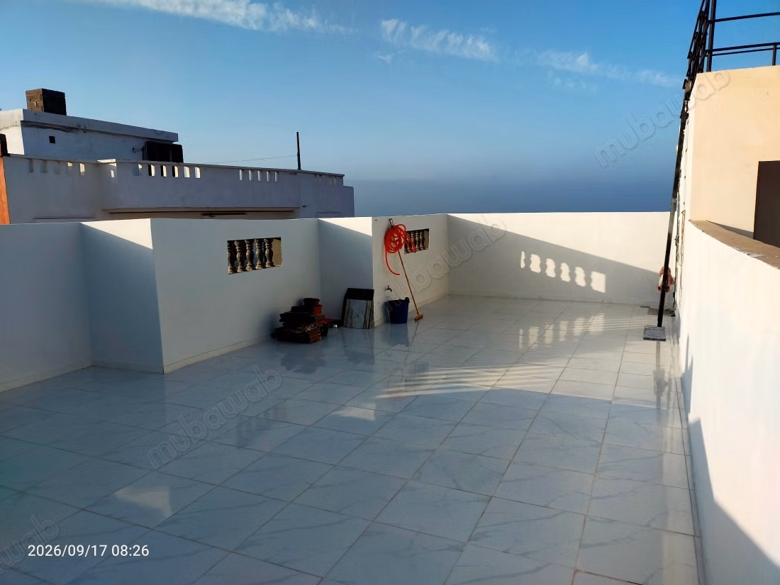للبيع طابق 1 الأول و نصف السطح بأنزا العليا