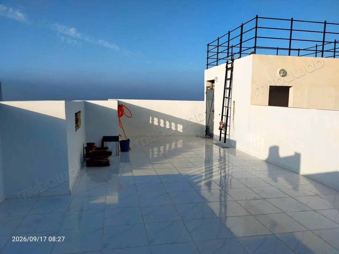 للبيع طابق 1 الأول و نصف السطح بأنزا العليا