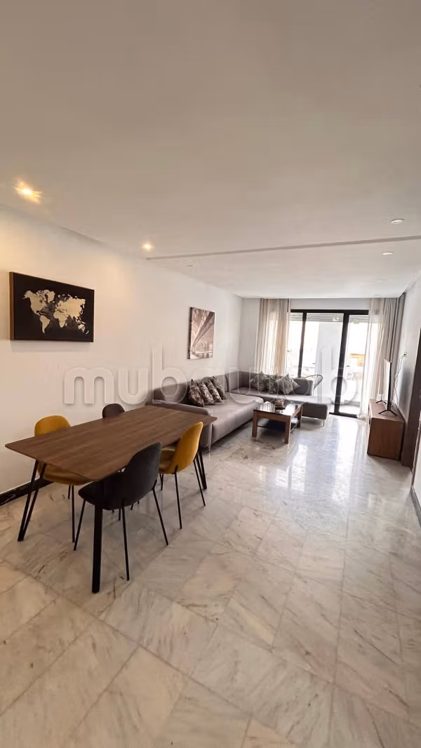 Superbe appartement à louer à Gauthier. 
1 belle chambre. 
Meublé