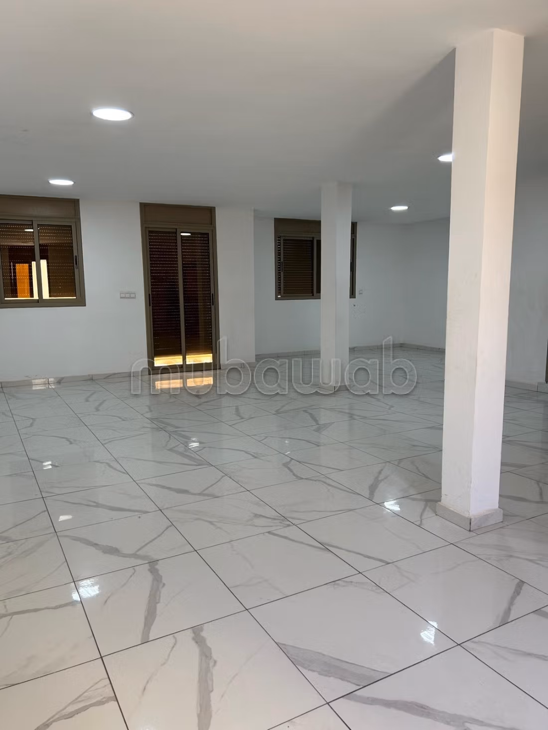 Ufficio disponibile in affitto. Superficie di 90 m²