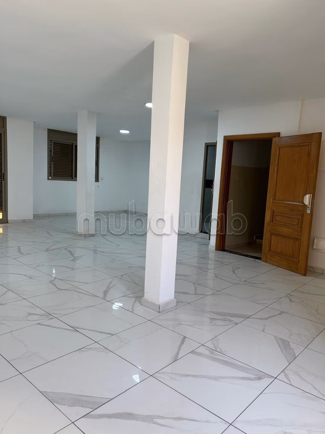 Ufficio disponibile in affitto. Superficie di 90 m²