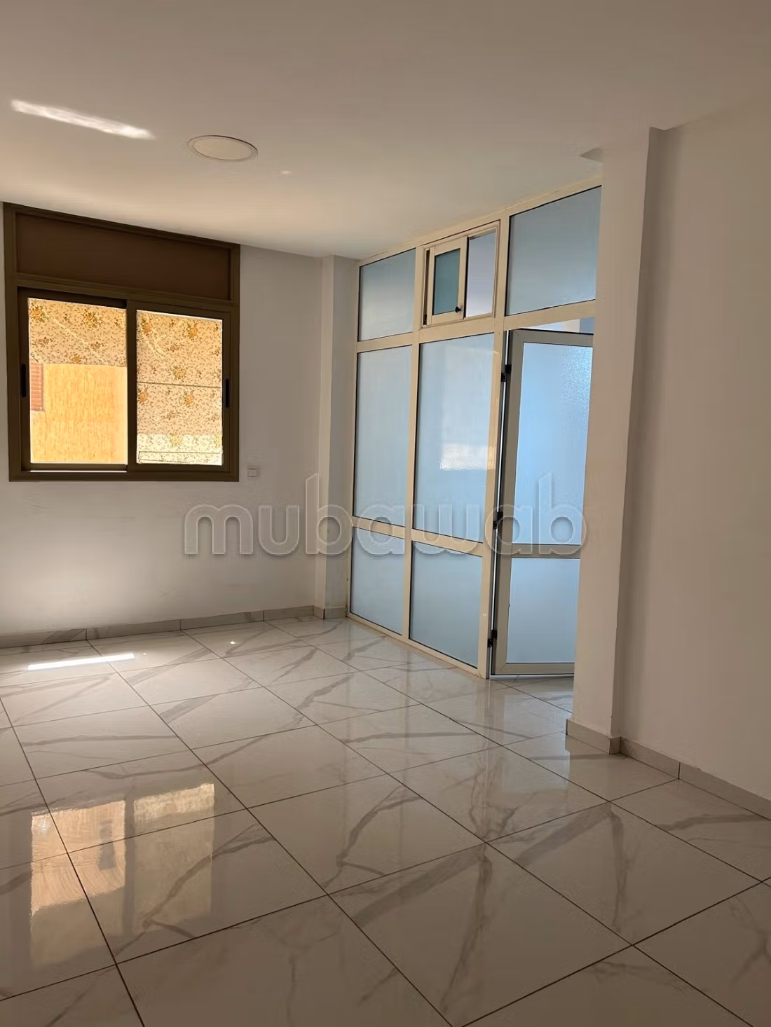 Ufficio disponibile in affitto. Superficie di 90 m²