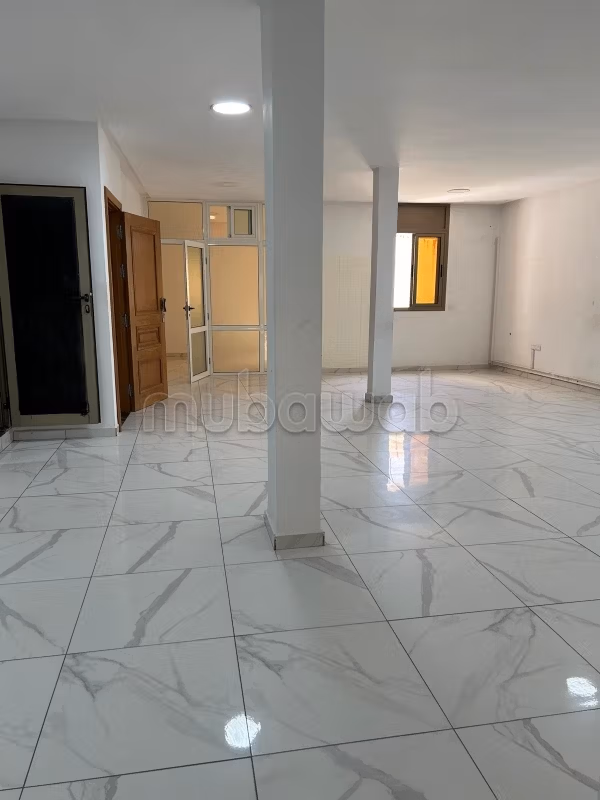 Ufficio disponibile in affitto. Superficie di 90 m²