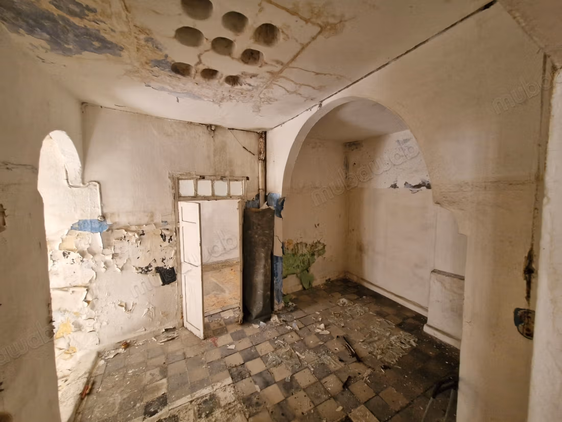 Very nice house for sale in Médina. 10 rooms. Large terrace