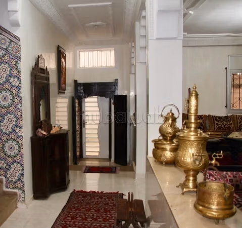منزل رائع للإيجار بحسّان وسط المدينة. 6 قطع كبيرة. مفروشة