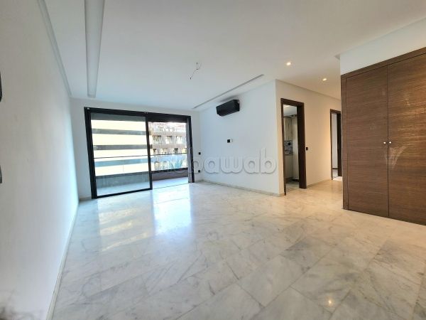 Location d'un appartement à Casablanca Finance City. 3 pièces confortables. Garage et terrasse l'appartement vide