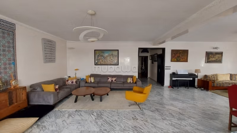 Vendita di uno splendido appartamento a Maârif. 4 camere. Antenna parabolica e impianto di videosorveglianza