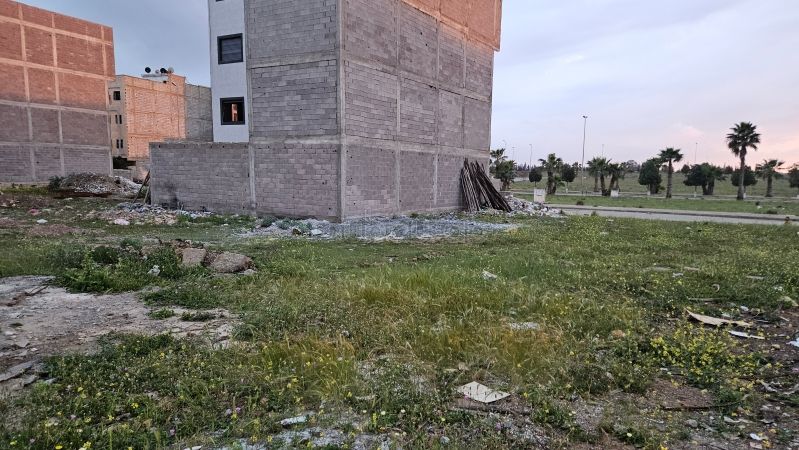 Beau terrain à la vente à Les chenes.
Superficie 268 m²