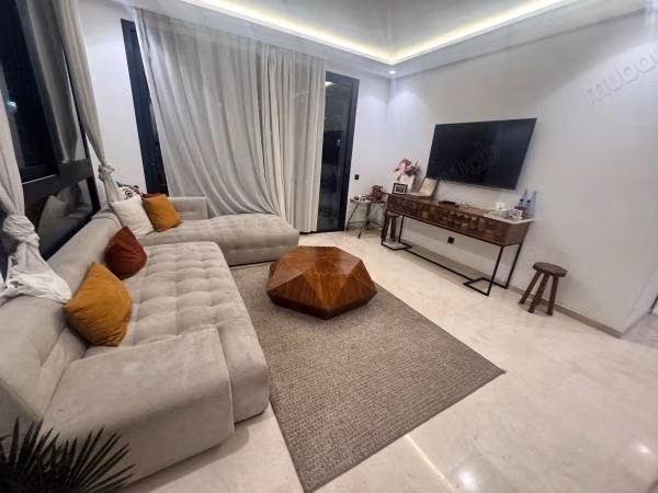 Alquila este piso en Casablanca Finance City. 2 dormitorios. Servicio de conserjería, aire condicionado