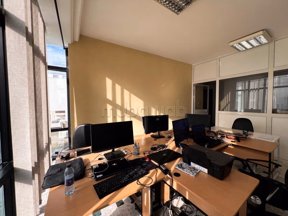 Bureau Haut Standing Hall 5 à Montplaisir