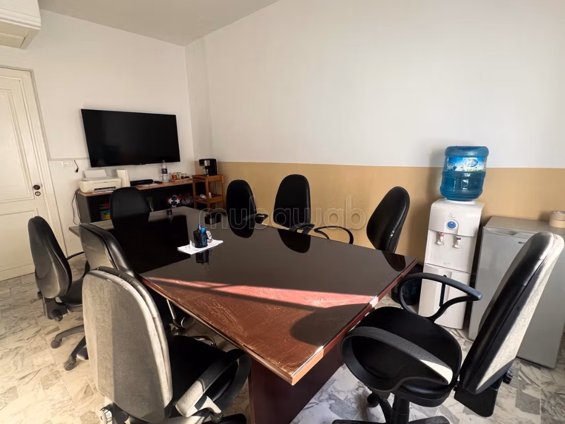Bureau Haut Standing Hall 5 à Montplaisir