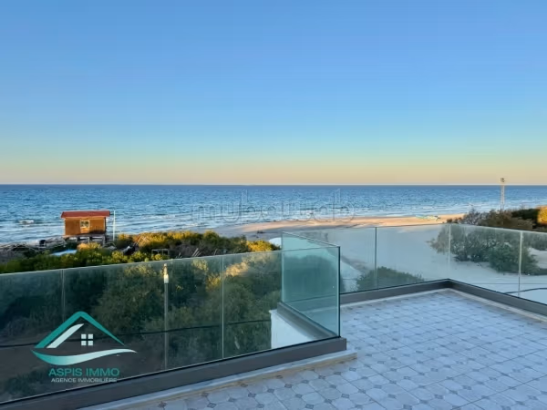 Villa S3 Pieds dans l'eau plage Hammem ghzeez