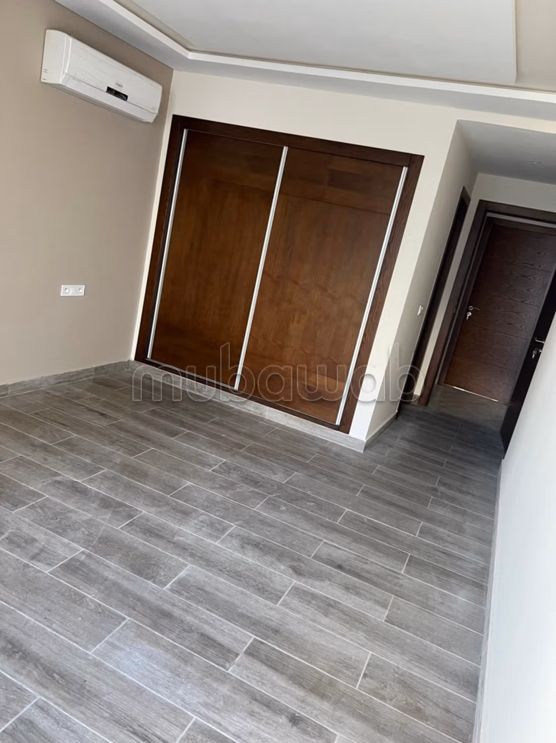 Appartement vide à louer long terme — 2