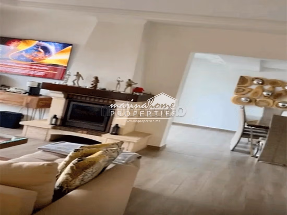 High quality villa for sale. 5 rooms. Well equipped kitchen