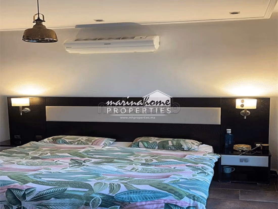 High quality villa for sale. 5 rooms. Well equipped kitchen