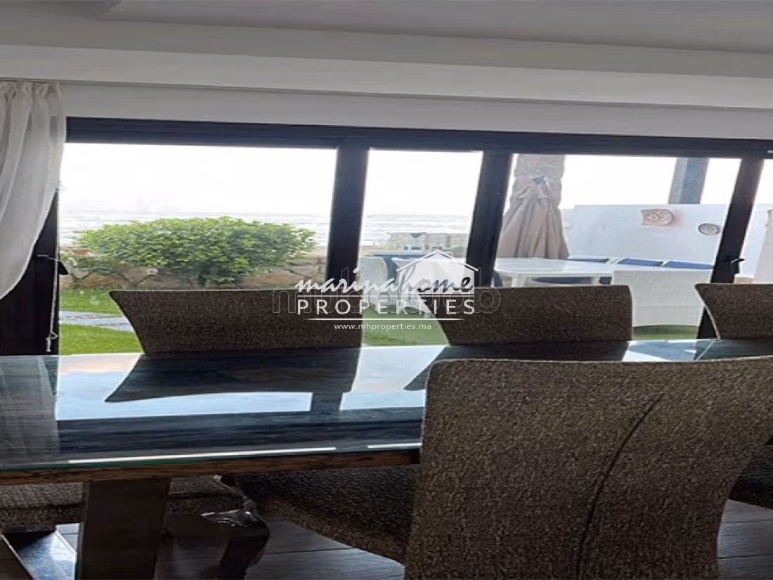 High quality villa for sale. 5 rooms. Well equipped kitchen