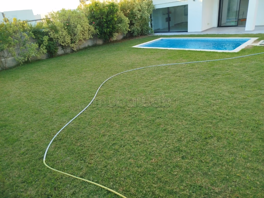 Villa de 520m à louer à Tunis Bay Golf Residence