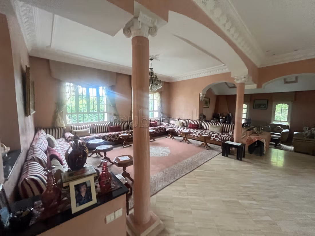 Magnífica villa en venta en Mandarona. Dimensión 716 m². Chimenea funcional, aire condicionado general