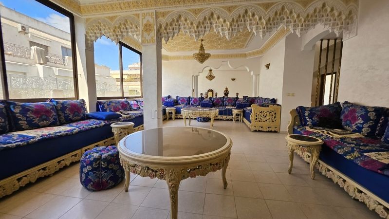 Appartement à vendre à Anfa. 3 chambres agréables. Terrasse et ascenseur