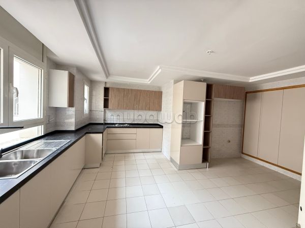 Appartamento in affitto a La Marsa. Superficie di 200 m². Porta blindata e servizio di videosorveglianza