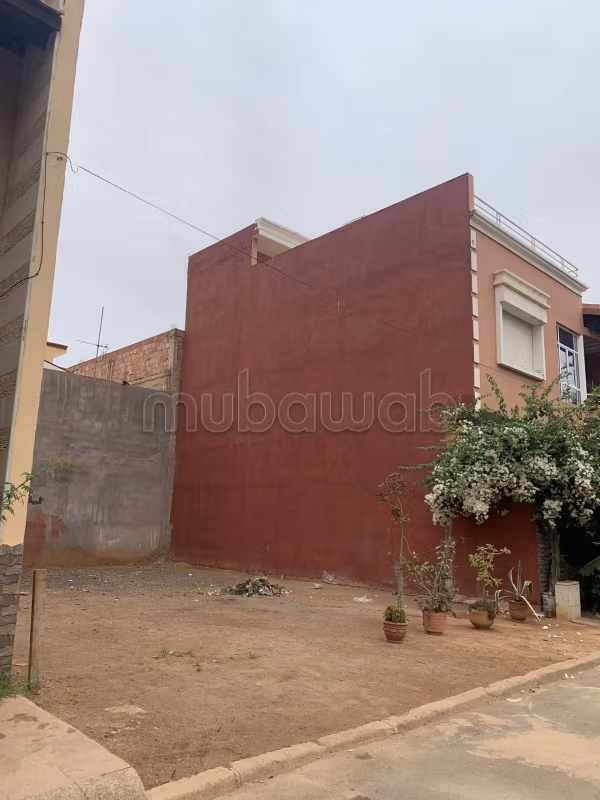 Se vende terreno. Dimensión 111 m²