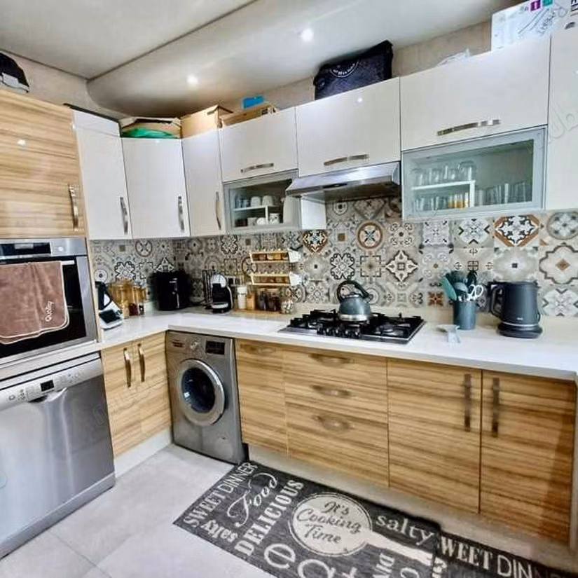 Sell apartment in Derb Carlotti. Large area 111 m². Parking spaces and terrace