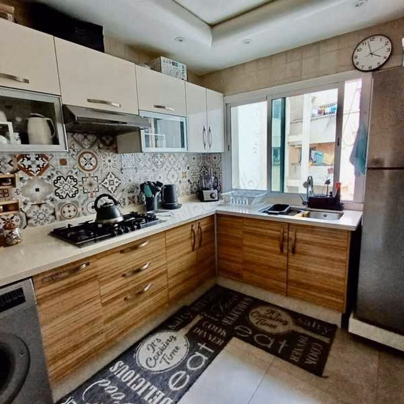 Sell apartment in Derb Carlotti. Large area 111 m². Parking spaces and terrace