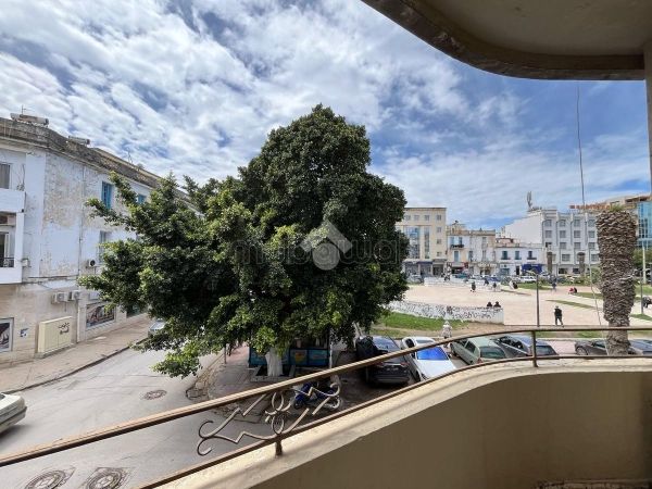 Apartment for sale. Large area 200 m². Balcony