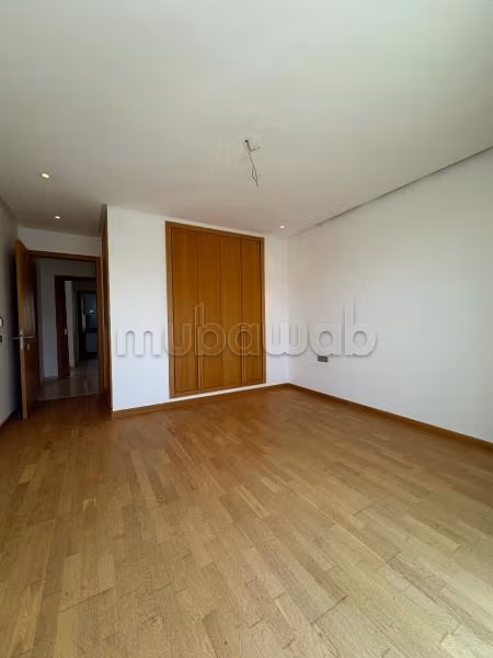 Apparemment en vente à Lorangeraie de souissi