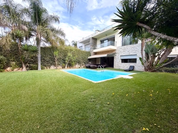 Sale of a lovely apartment in Casablanca Finance City. 1 room. Secured door and central heating