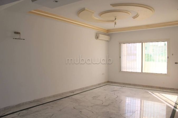 Vendita villa di lusso a Chotrana 2. Superficie 450 m². Posto auto e terrazzo