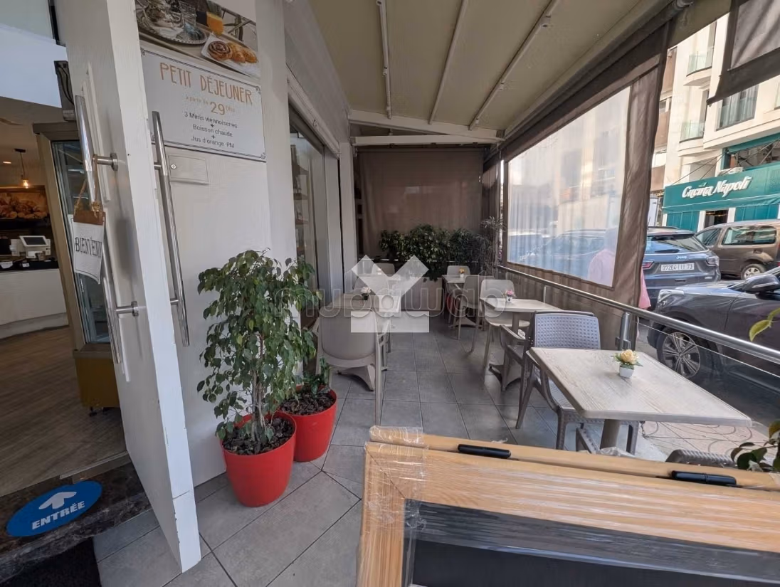 Offices & shops to rent in Palmier. Dimension 93 m²
