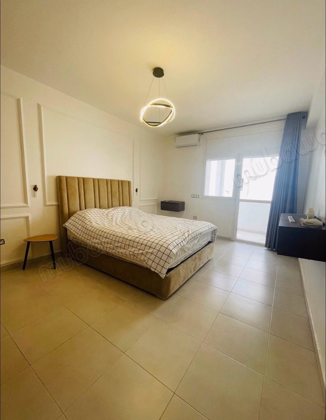 Se alquila este piso en Riyad. 4 habitaciones. Bien decorado