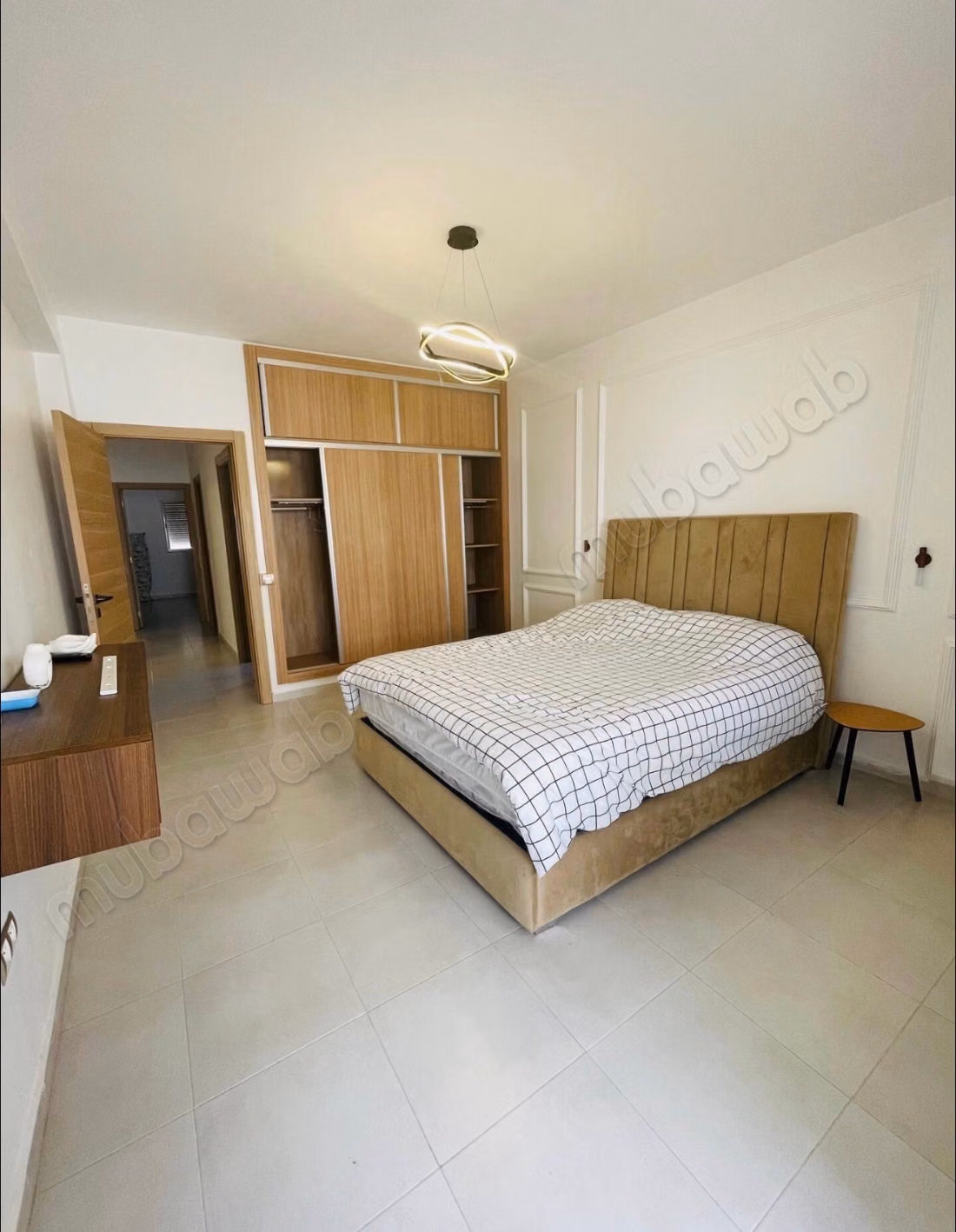 Se alquila este piso en Riyad. 4 habitaciones. Bien decorado