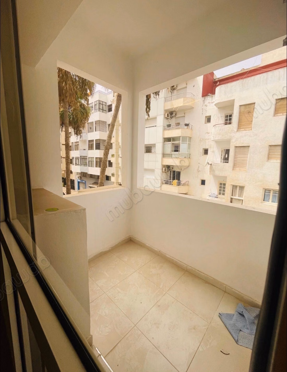 Se alquila este piso en Riyad. 4 habitaciones. Bien decorado