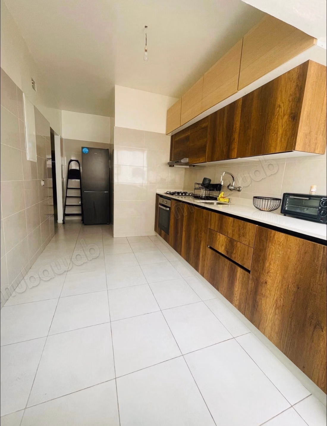 Se alquila este piso en Riyad. 4 habitaciones. Bien decorado
