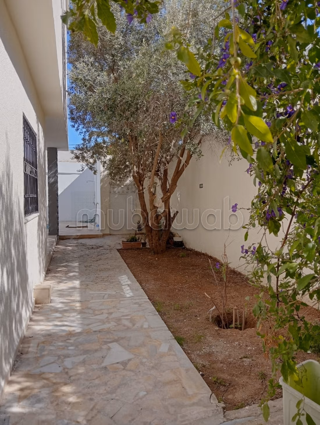 Casa di lusso in vendita a Ain Zaghouan Nord. 4 camere. Riscaldamento