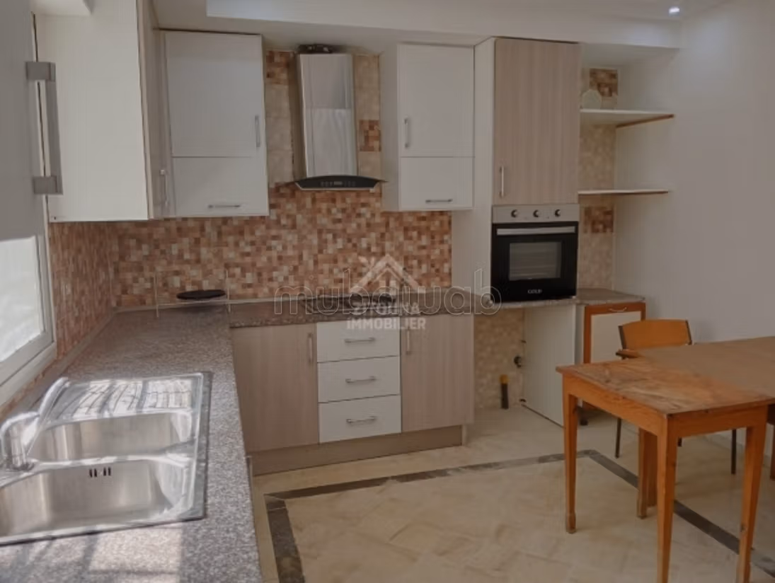 Casa di lusso in vendita a Ain Zaghouan Nord. 4 camere. Riscaldamento