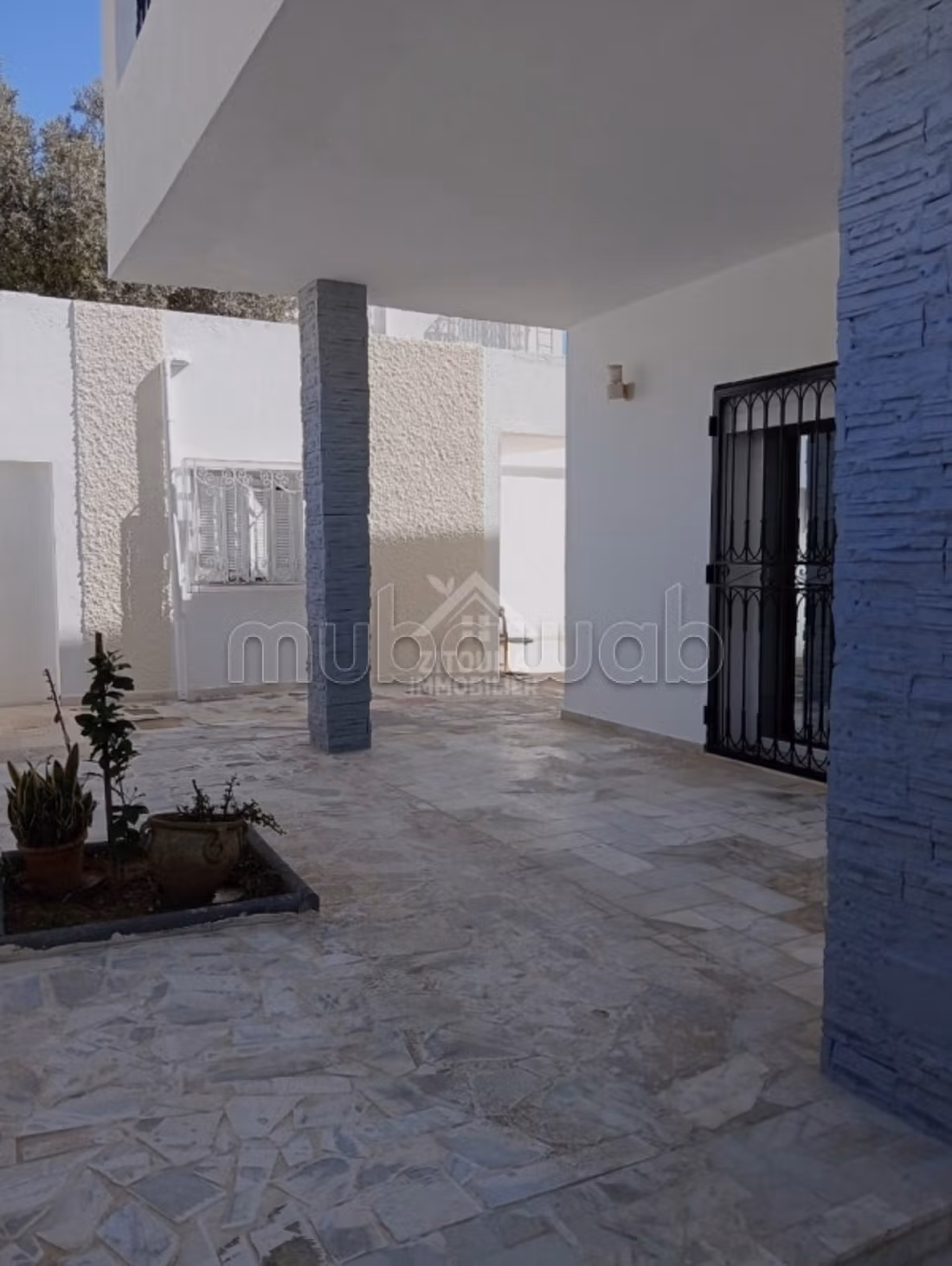 Casa di lusso in vendita a Ain Zaghouan Nord. 4 camere. Riscaldamento