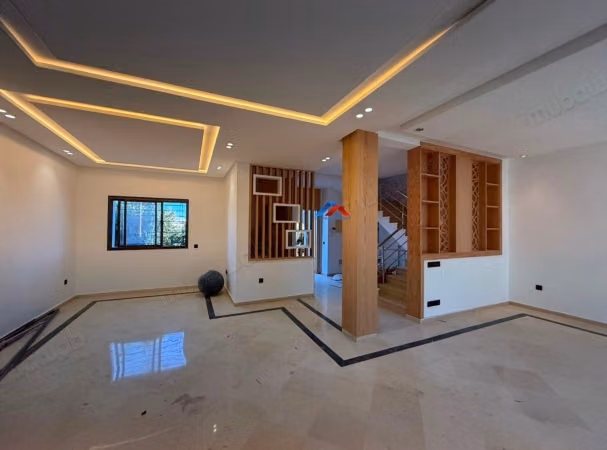 Villa di lusso in vendita a Harhoura. Superficie totale 270 m². Camino e climatizzatore