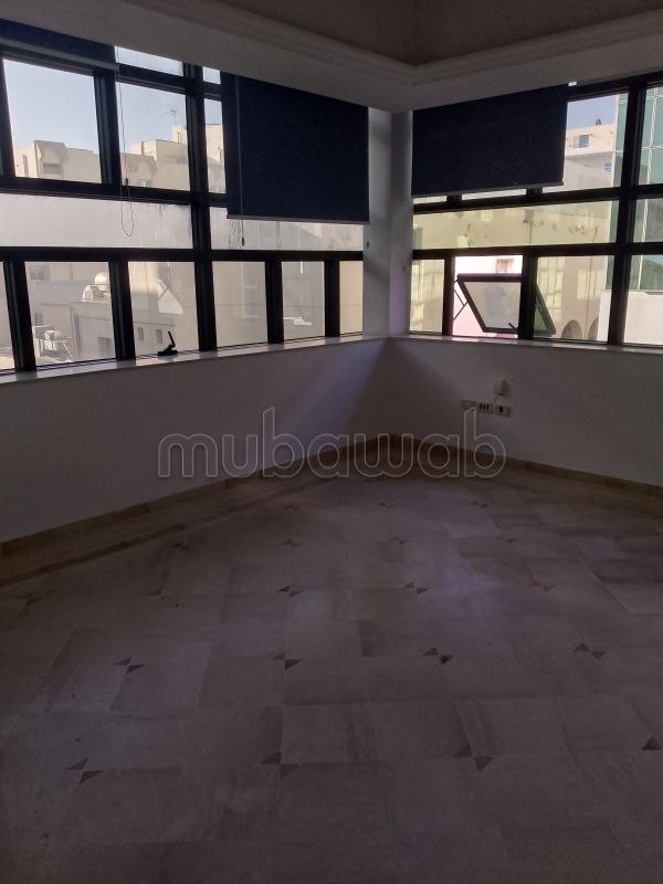 A louer un beau bureau au lac1