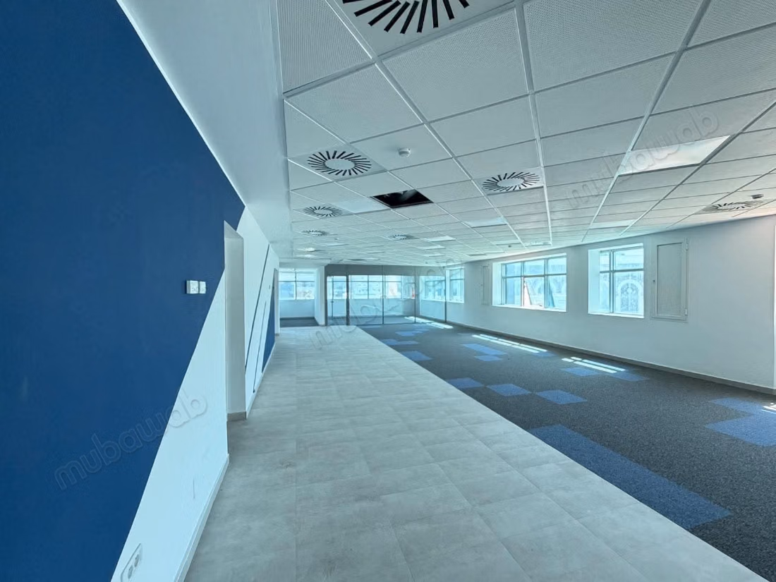 À louer plateaux modulables 450 m² et 1 000 m² au Lac 2